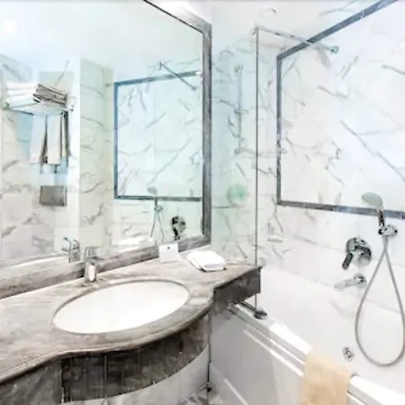 Eiffel Trocadéro Hotel Paris