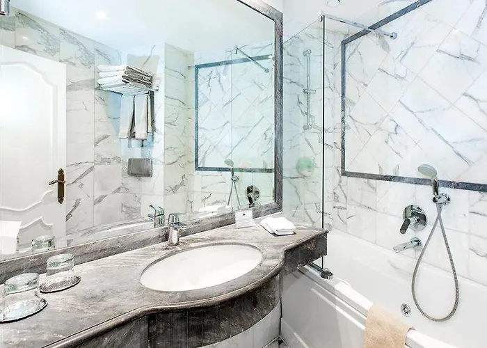 Hotel Eiffel Trocadero