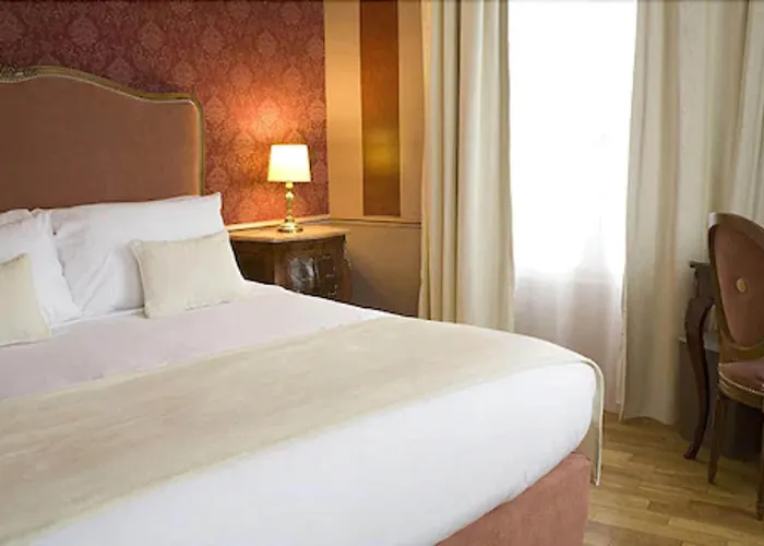 Отель Eiffel Trocadero 4*