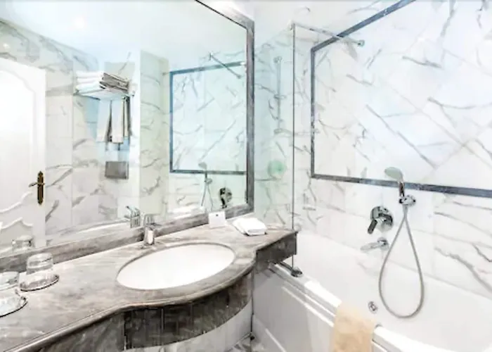 Eiffel Trocadero Hotel Paris